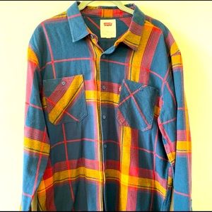 Levi’s Plaid Long Sleeve Button Up